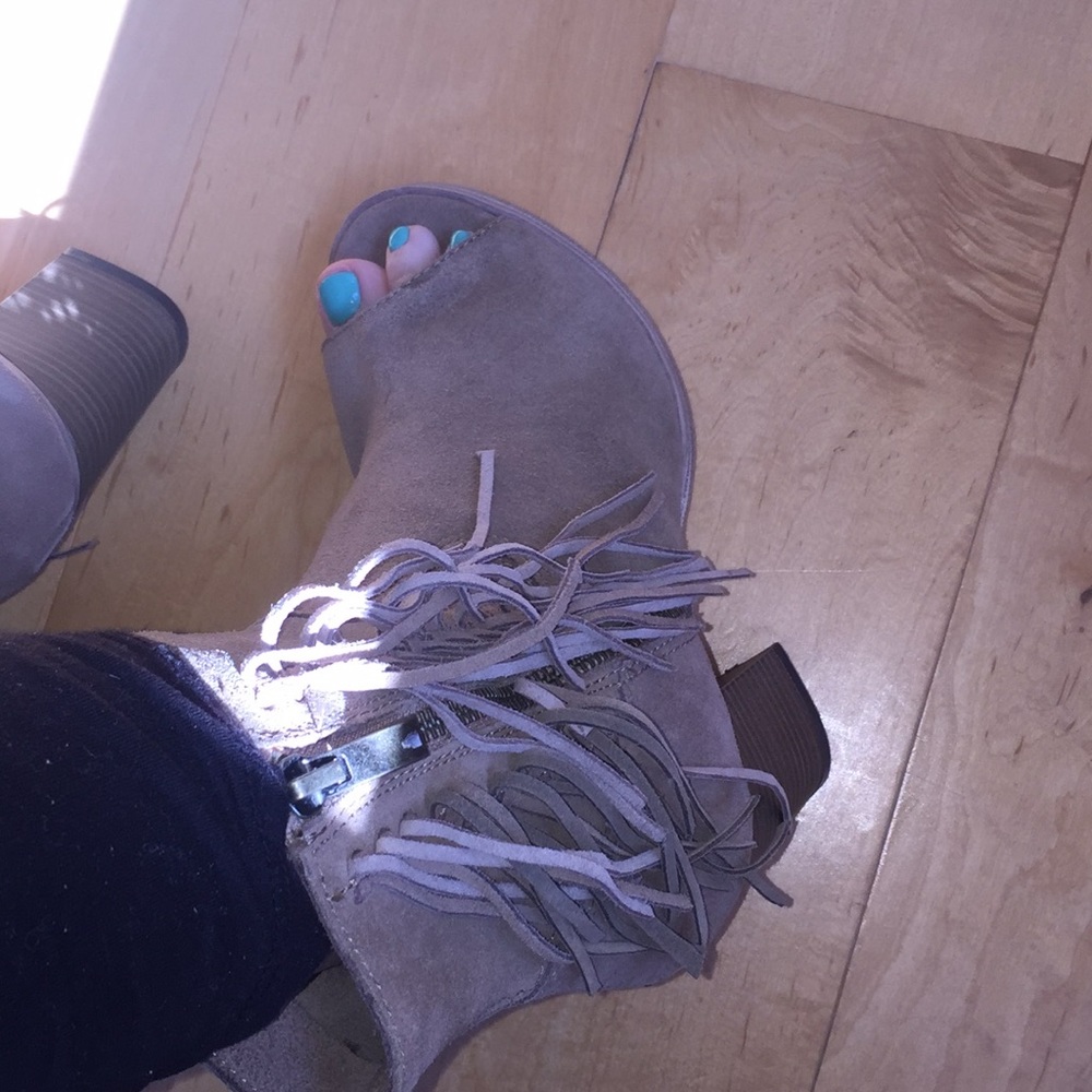 Mia suede beige fringe ankle booties - Picture 2 of 6